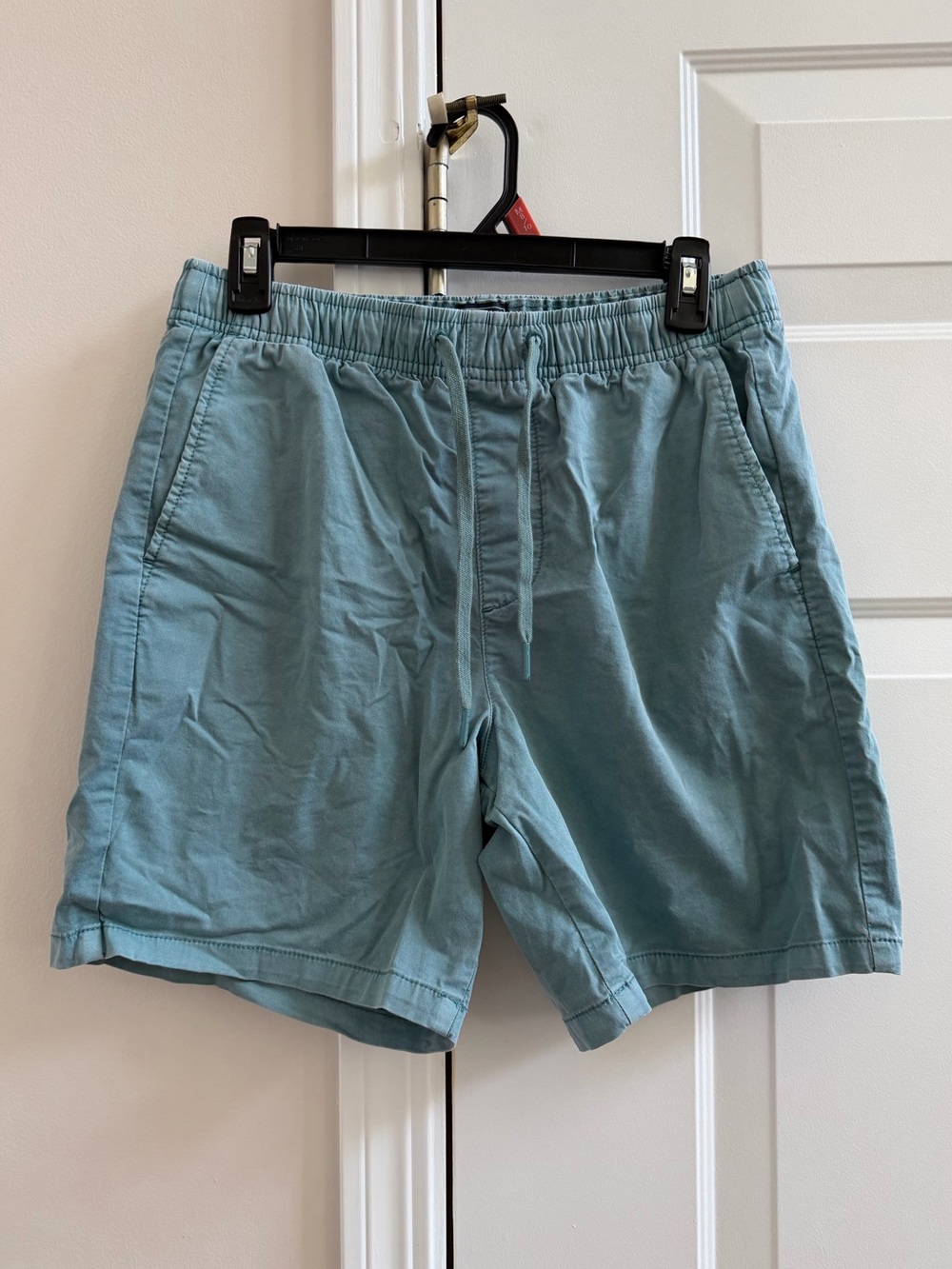 GAP - Men's Washed Sage Relaxed Shorts (XS)